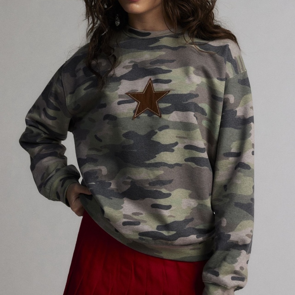 UO Star Appliqué Graphic Camo Crew Neck Sweater NWT S/M